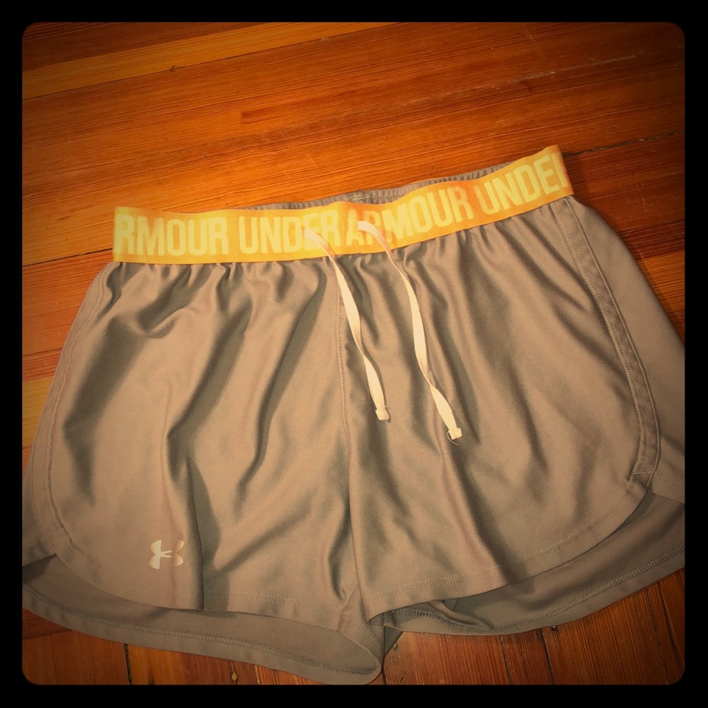 Athletic light grey Under ARMOUR gym shorts